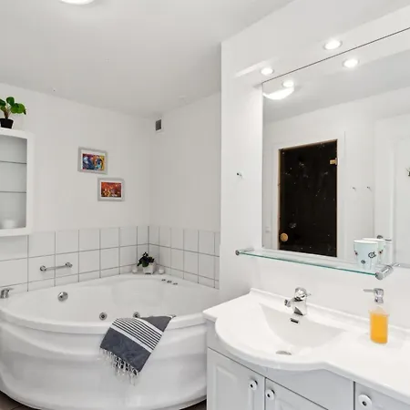 Apartment Isbiorn - 300m From The Sea By Interhome